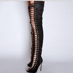 ❣︎ ISO ❣︎ Tony Blanco ARIETTE Lace Up Boots size 6